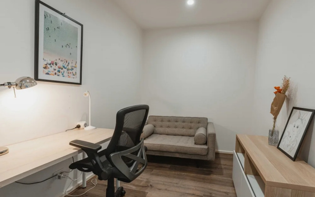 Lonsdale St 1-bed Unit With Study Area and Parking – Guest Rooms – Braddon