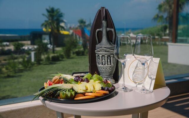 Almуros Beach Resort and Spa