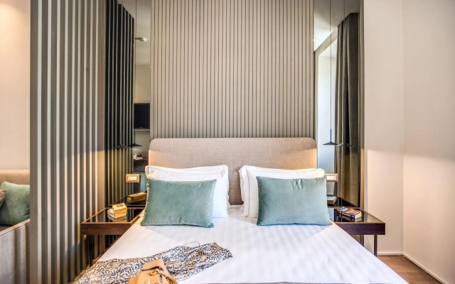 Hotel 77 Seventy-Seven