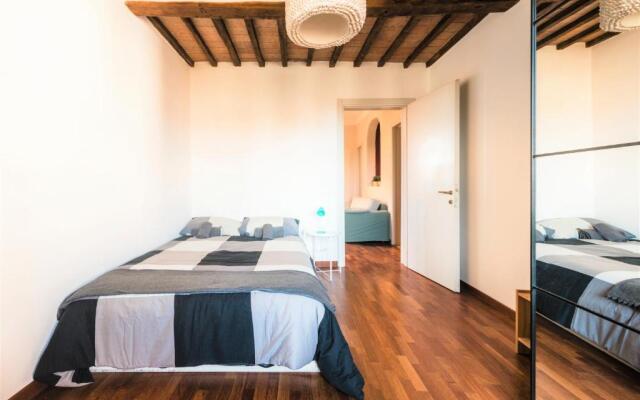 Hostly - La Pera Suite Apartment - 2 Bedrooms, Full Center