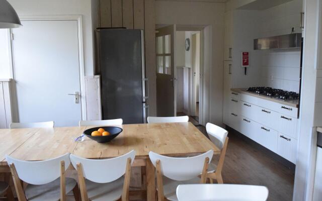 Spacious Farmhouse with Barbecue near Veluwe