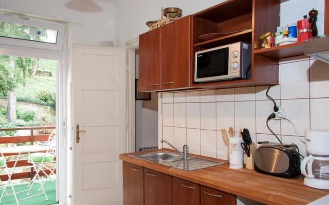 Authentic Zagreb Apartment with Garden