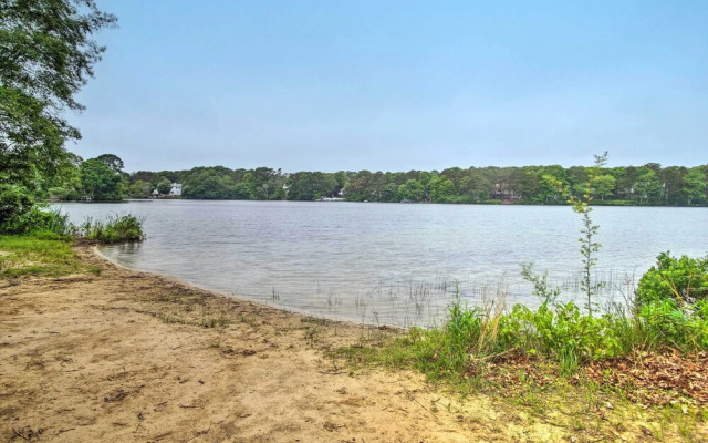 South Yarmouth Cottage ~ Half Mi to Beaches!