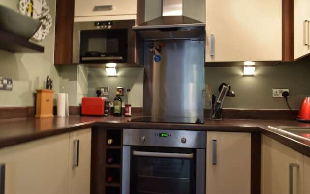 Modern 1 Bedroom Flat With Roof Terrace