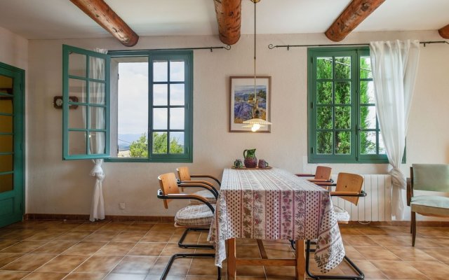 Cosy Apartment in Vachères With Private Garden