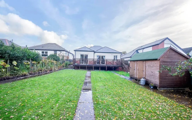 3BR Detached Bungalow w/Parking