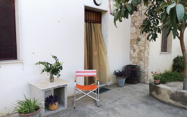 Tasteful Holiday Home in Comiso With Garden
