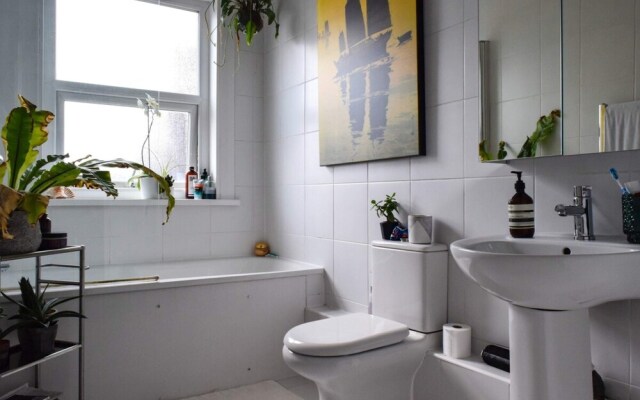 A Charming 2 Bedroom Retreat In East Dulwich