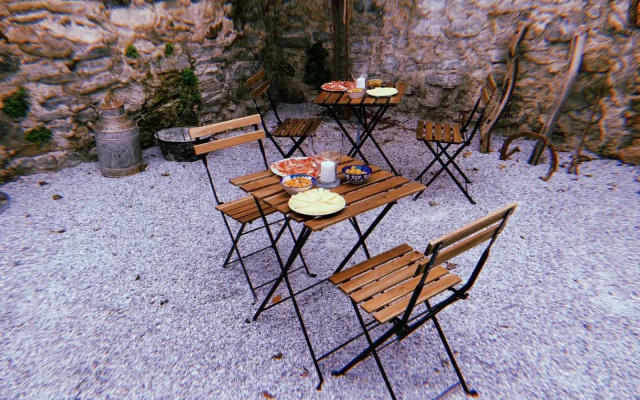 Astarte House 12 pax