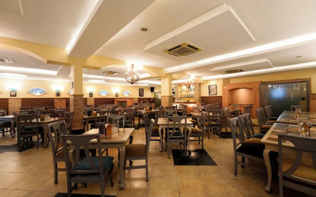 Cross Roads Inn