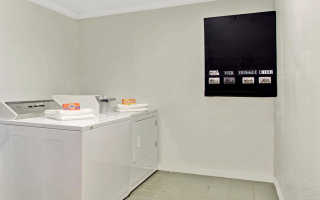 Days Inn by Wyndham Forrest City