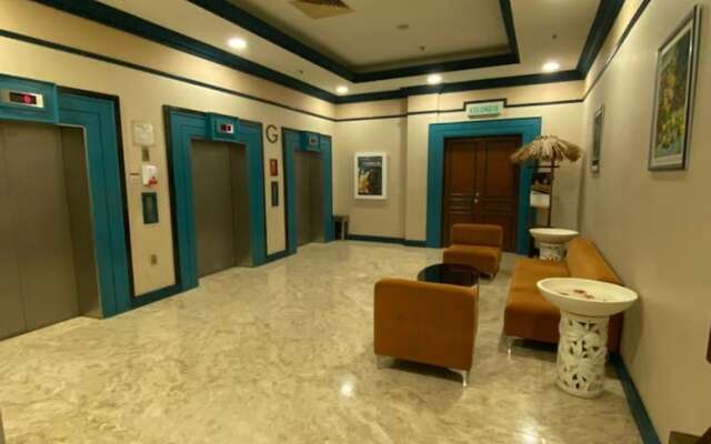 CMK & Private Water Chalet