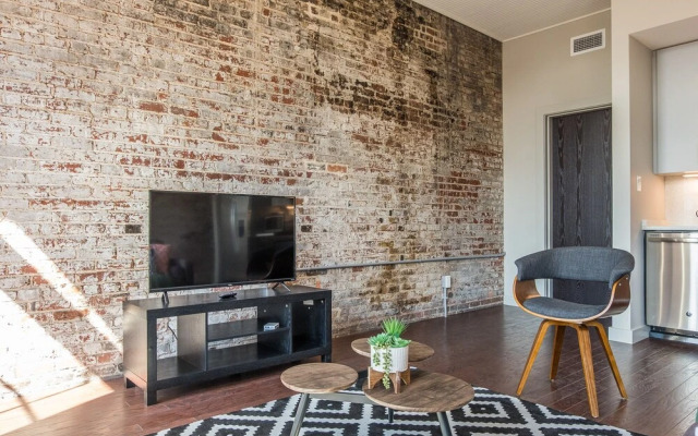 FRONTDESK 111 W Main St Apts Downtown Louisville