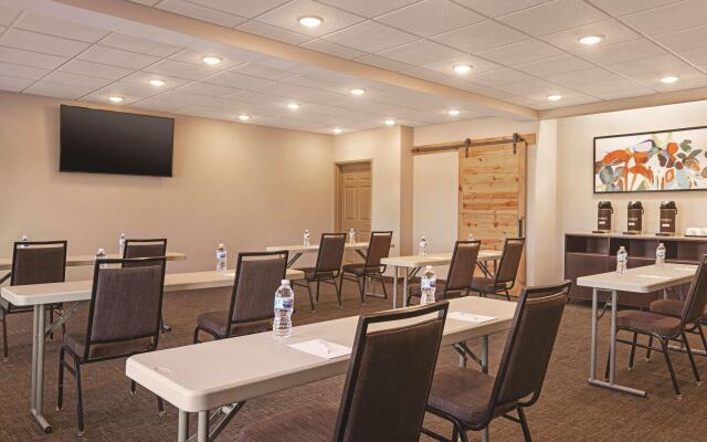 Country Inn & Suites by Radisson, Albert Lea, MN