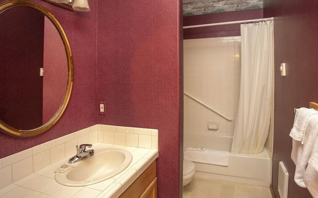 Gateway Inn 6 Bedroom Home