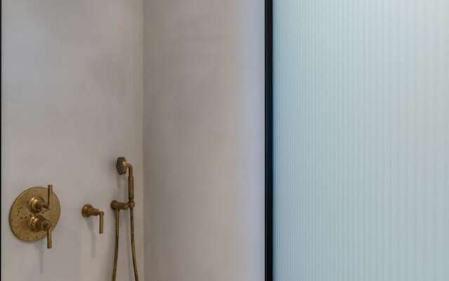 Bonzoe Suites & Villas