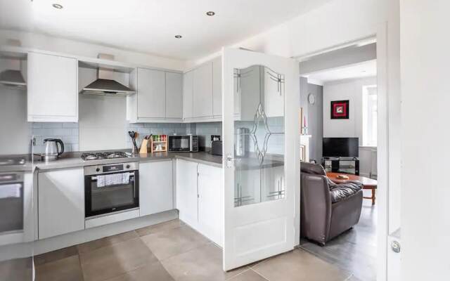 Captivating 2-bed House in Hamilton With Jacuzzi