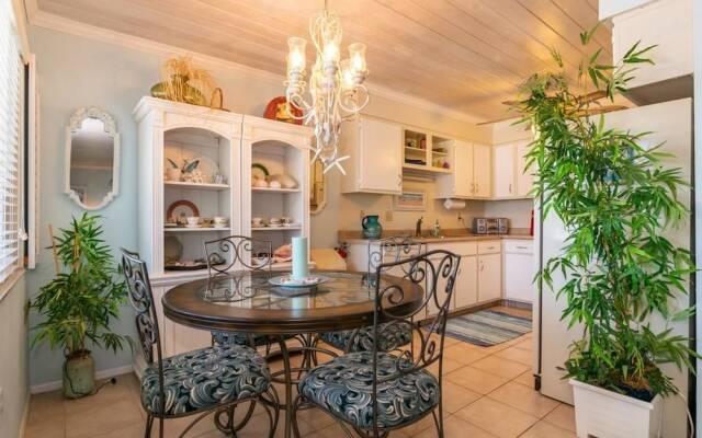 Palm Cay 4