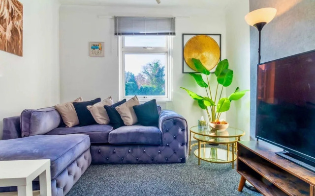 Rayleigh Retreat-spacious Family 3 Bed Apartment