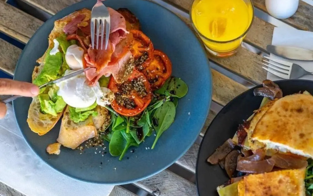 La Bella Vita-beachfront Living - Lift - Sunset Views