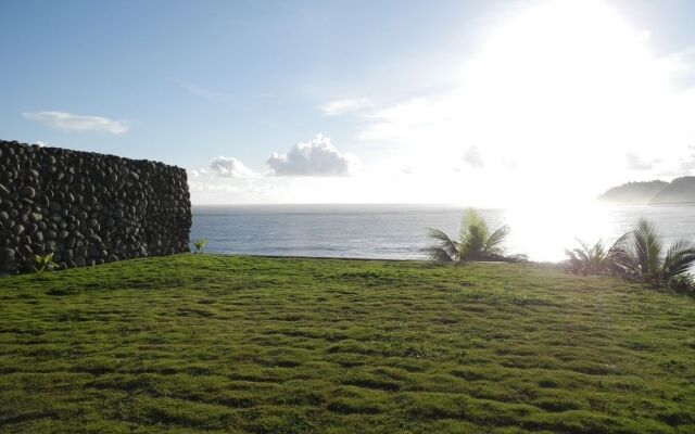 Pagua Bay House Oceanfront Cabanas