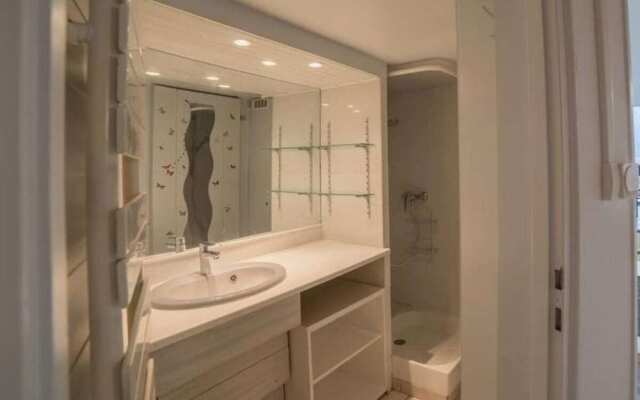 Ponton Private Apartment Near Lake