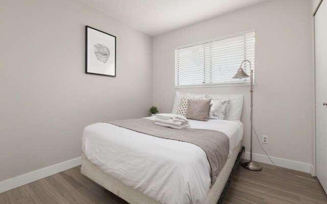 Huge 4 Bedroom Upper Suite