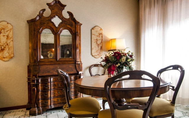 Aurelio&Vaticano Elegant Flat