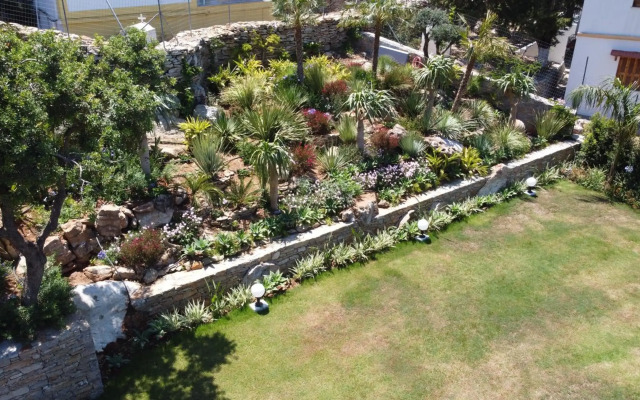 Niriides Hotel & Apartments