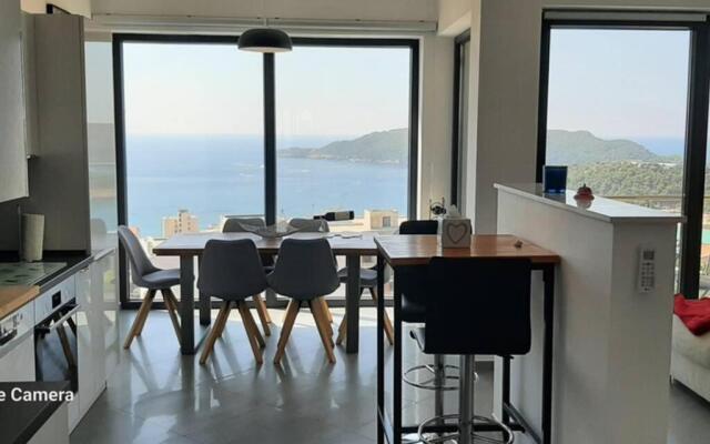 Modern Top Floor Sea View 3BR with Pools, Spa & Fitness