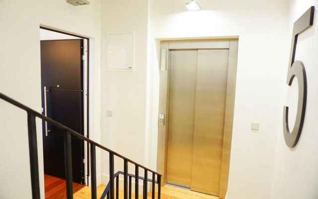 Gulbenkian Terrace Bright Luxury Apt