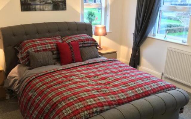 The Grove, Portrush (Sleeps 14) 6 bedrooms.