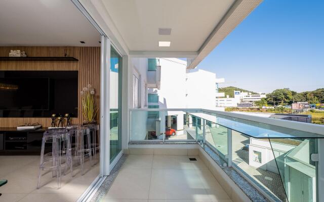 Moderno e amplo apto c/ suite em Jurere RVO201