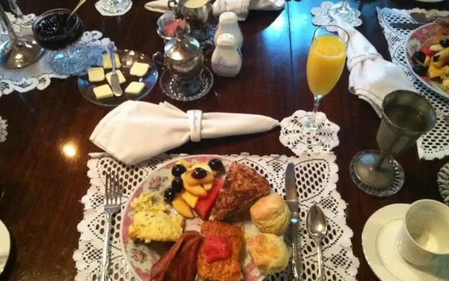 Corners Mansion Inn - A Bed & Breakfast