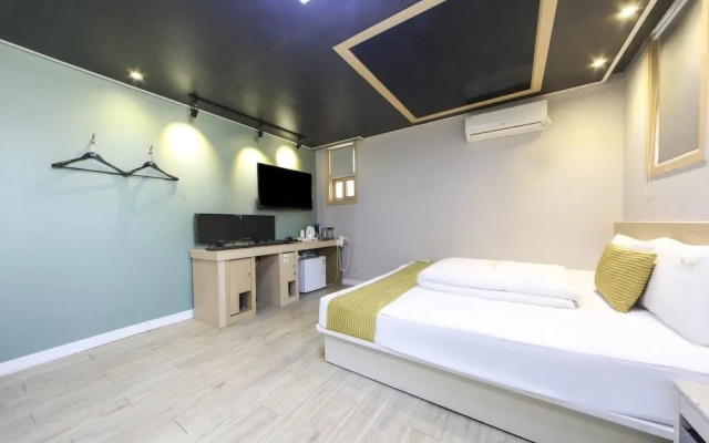 M Motel