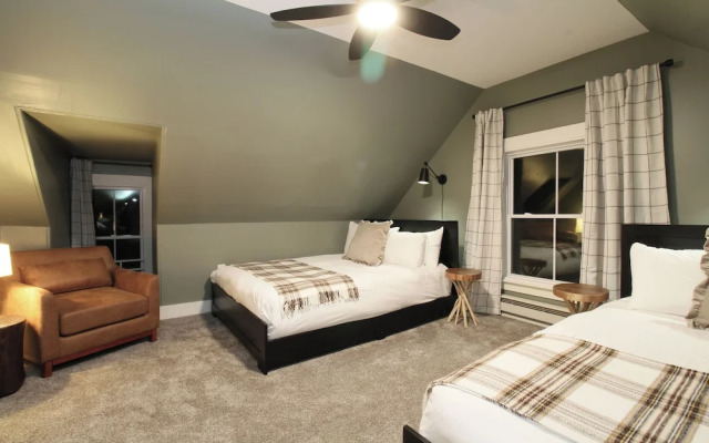 The Aurora Inn & Cottages