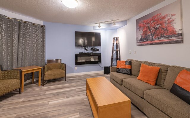 One Bedroom Suite with BBQ & huge Patio