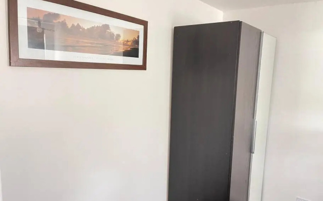 Mayfair Place - Cosy 3 Bedroom House with Free Parking