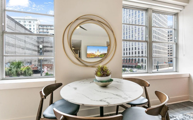 Elegant Studio Near French Quarter