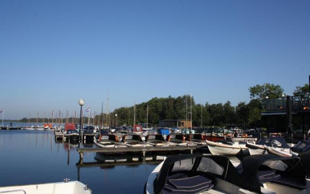 Holiday Home De Zuwe - Loosdrecht