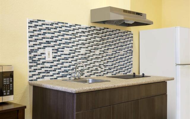 Days Inn & Suites by Wyndham DFW Airport South-Euless