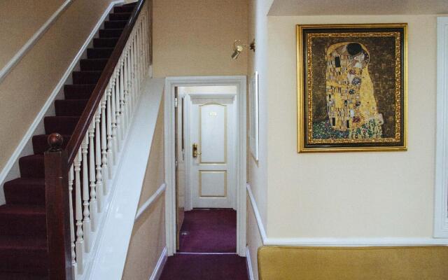 Lord Kensington Hotel