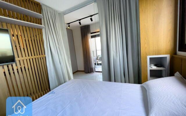 Apartamento com linda vista mar no Smart Barra 2