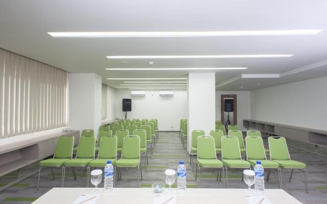 MaxOneHotels at Dharmahusada - Surabaya