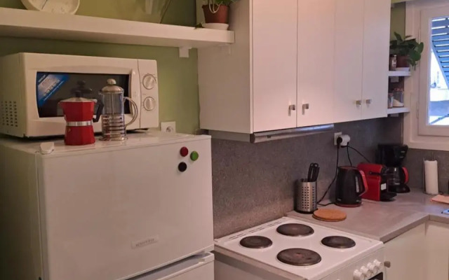 Athens Stadium path quiet & central 4 persons apartment