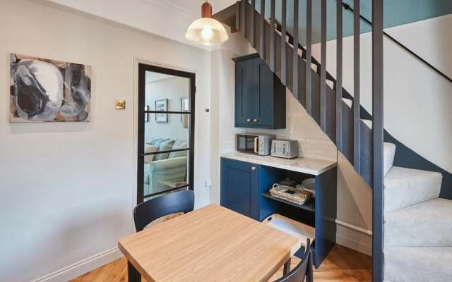 Host Stay The Railman s House