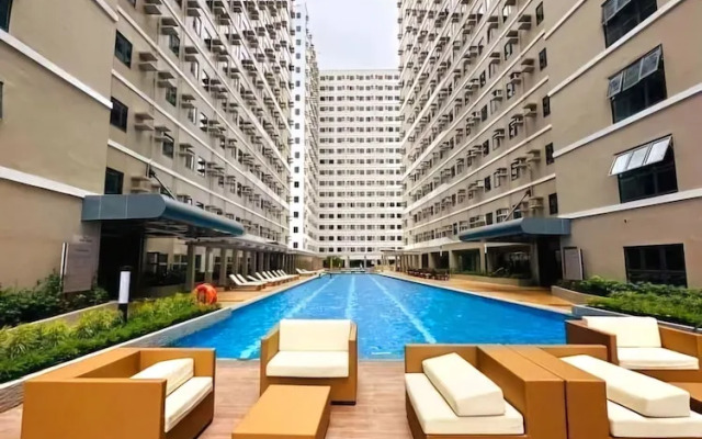 Acellyne's Suites at Green 2 Residences
