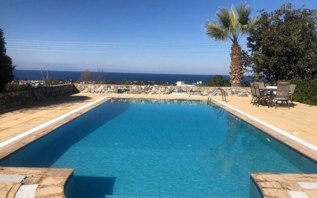 Villa Green Palace, Private Pool, Sea & Mountain Views , Spacious & Beautiful