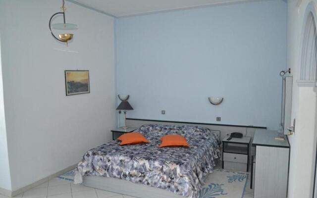 Dolphin Apartments 2
