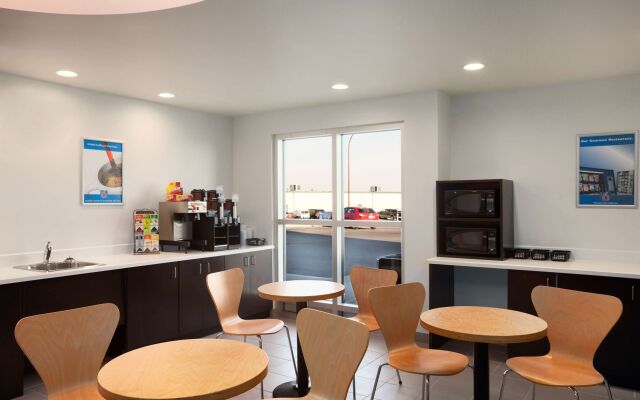 Motel 6 Swift Current, SK